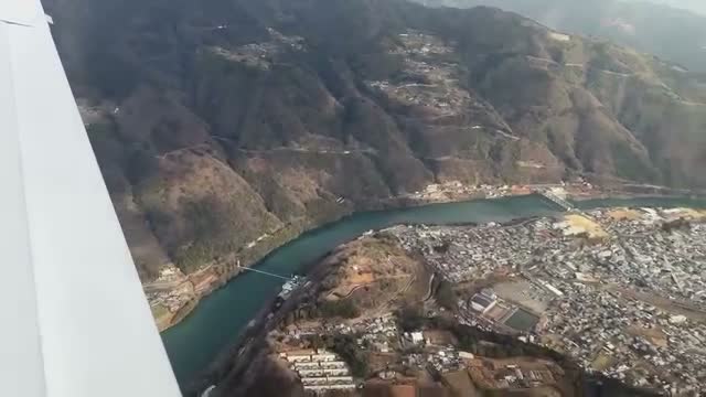 雲の上を飛ぶ空の風景
