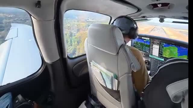 飛行機が着陸する場面